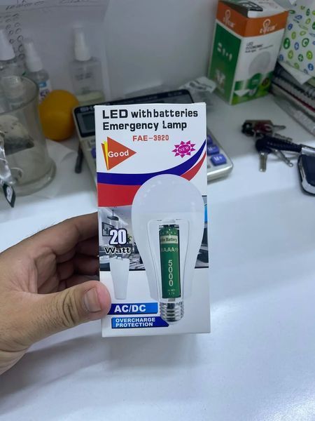 Аварійна світлодіодна лампа 20W з акумулятором на патрон лампочка Led акумуляторна під цоколь F3920 фото
