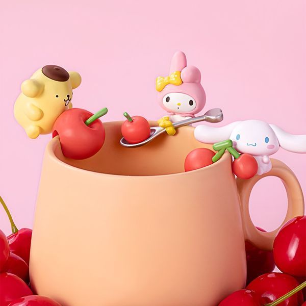 Фігурка-сюрприз "Друзі вишеньки" Pop Top Hello Kitty 24MQD-007 в асортименті 24MQD-007 фото