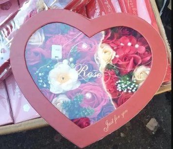 Подарунковий набір мила букет з троянд у коробці Love Light Rose Flower 205u87 фото