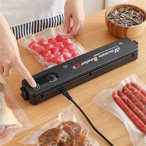 Вакууматор Vacuum Sealer вакуумний пакувальник для їжі, побутовий вакууматор чорний G789562013 фото