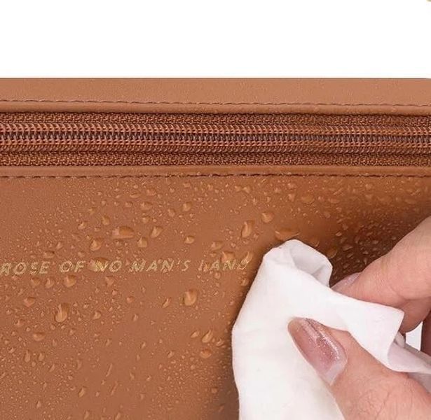 Містка косметичка з діагональною застібкою CosmyCase, коричнева COS230 фото