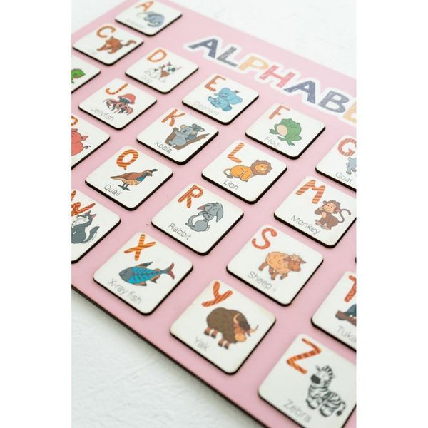 Дерев'яна абетка-вкладиш англійська "ALPHABET" 3240-03-001 рожева 29х39 см 3240-03-001 фото