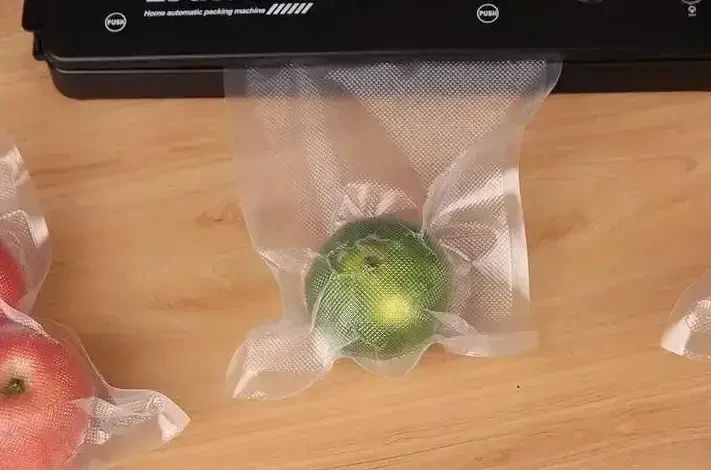 Вакуумний пакувальник для кухні чорний Вакууматор побутовий vacuum sealer Продуктовий вакуумний пакувальник для дому 37372 фото
